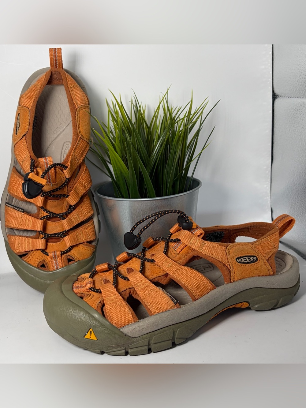 KEEN Women's Newport H2 Outdoor Sandals Orange and Olive Green Size 6.5